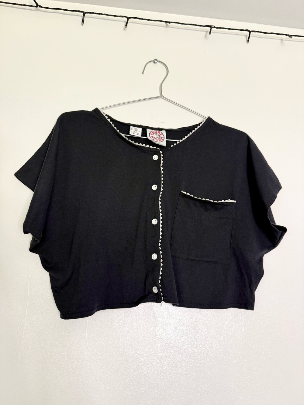 Vintage Cropped Button-Front Top with Contrast Trim